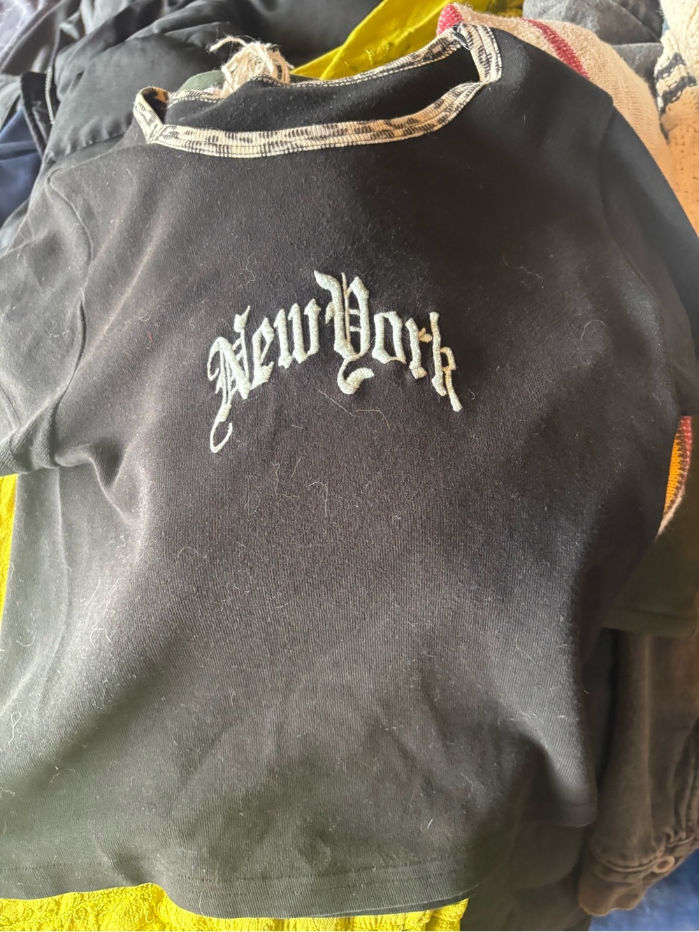 Juniors Black 'New York' Embroidered baby tee small